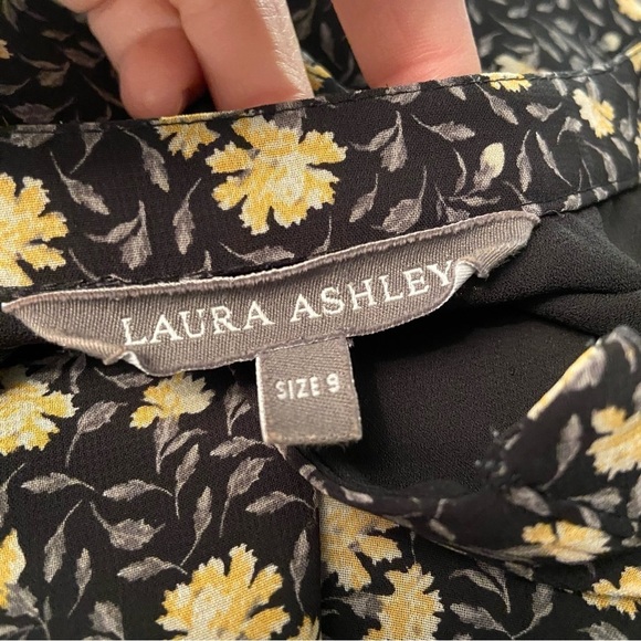 Laura Ashley women’s floral blouse in size 9 - Picture 7 of 7